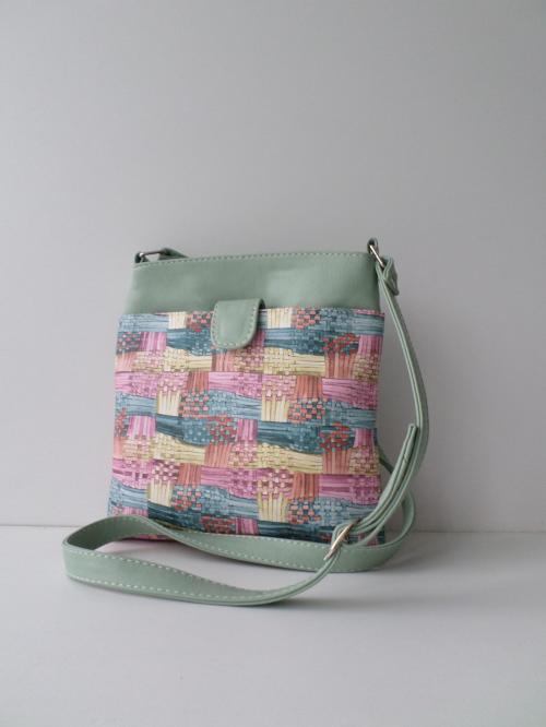 Женская сумка с длинным ремнем - Фабрика сумок «Омега»