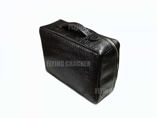 Женская косметичка черная FLYING CRACKER - Фабрика сумок «FLYING CRACKER»